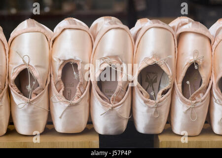 Il blocco di colore rosa scarpe da ballo Foto Stock