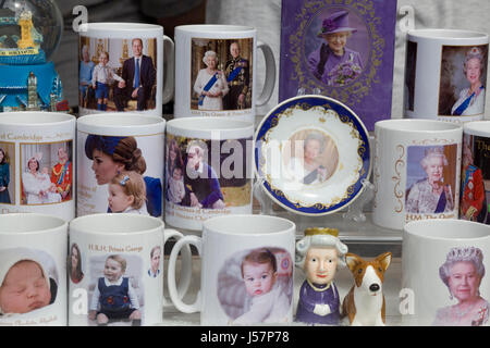 Collezione di tazze e cimeli di famiglia Reale Foto Stock