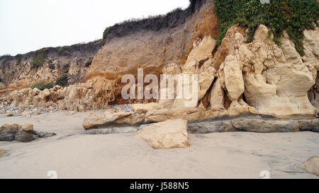 BIG SUR, CALIFORNIA, STATI UNITI - Ott 7, 2014: un percorso a piedi lungo l'Oceano Pacifico Garrapata State Park, closeup dell'ingresso ufficiale segno Foto Stock