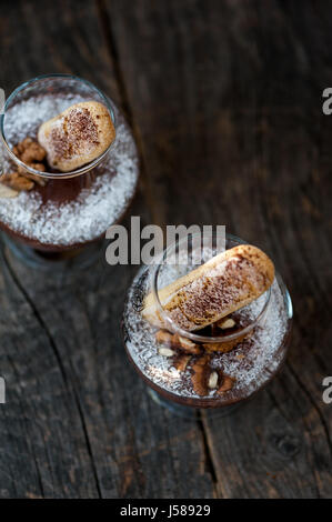 Souffle di cioccolato in un bicchiere Foto Stock