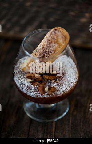 Souffle di cioccolato in un bicchiere Foto Stock