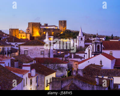 Paesaggio di Obidos, Portogallo, da nightl. Foto Stock