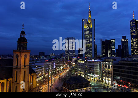 Notturna del ponte notturno di notte fotografia skycraper opera hesse Francoforte vista Foto Stock