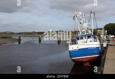 La pesca in barca sul fiume Dee Kirkcudbright Scozia Settembre 2009 Foto Stock