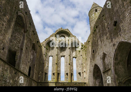 Tipperary, 7 maggio: la storica Rocca di Cashel il 7 maggio 2017 a Cashel, nella contea di Tipperary, Irlanda Foto Stock