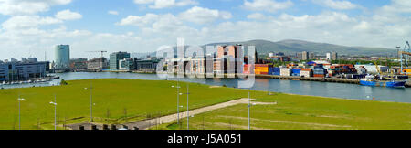 Irlanda, 9 maggio: veduta aerea di Belfast cityscape da Titanic Exhibition Centre il 9 maggio 2017 in Irlanda Foto Stock