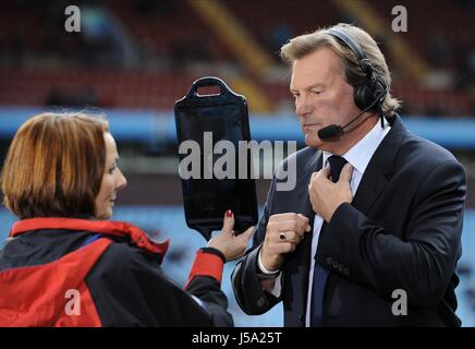 GLENN HODDLE EX CALCIATORE E MANAGER TV EX CALCIATORE E MANAGER VILLA PARK Birmingham Inghilterra 20 Ottobre 2013 Foto Stock