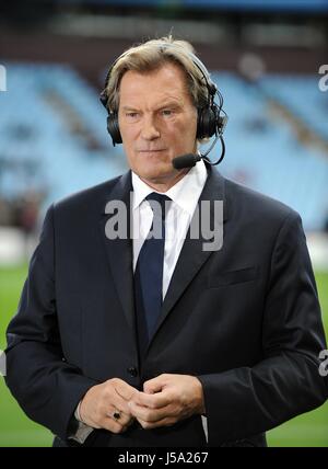 GLENN HODDLE EX CALCIATORE E MANAGER TV EX CALCIATORE E MANAGER VILLA PARK Birmingham Inghilterra 20 Ottobre 2013 Foto Stock