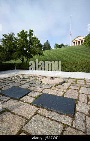 JFK Presidente John F Kennedy e jaqueline Bouvier Kennedy luogo di sepoltura al Cimitero di Arlington Washington DC USA Foto Stock