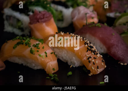 Combo di Sushi con diversi pezzi Foto Stock