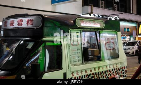 Soft servire il gelato al Ladies Market in Mongkok Hong Kong Foto Stock