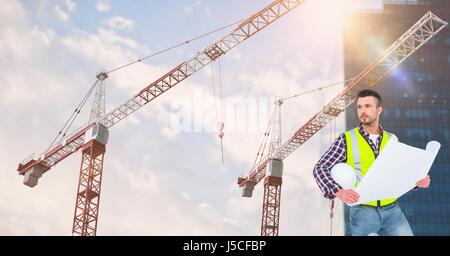 Composito Digitale dell'architetto azienda blueprint mediante gru Foto Stock