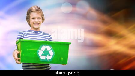 Composito Digitale del ragazzino che trasportano container di riciclo Foto Stock