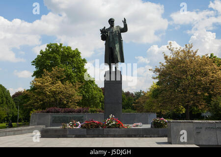 Monumento a sovietico comandante militare Ivan Konev da scultore ceca Zdeněk Krybus (1980) nel quartiere di Dejvice a Praga, Repubblica Ceca. Foto Stock