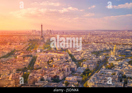 Città di Parigi. immagine aerea di Parigi, Francia durante il tramonto dorato ora. Foto Stock