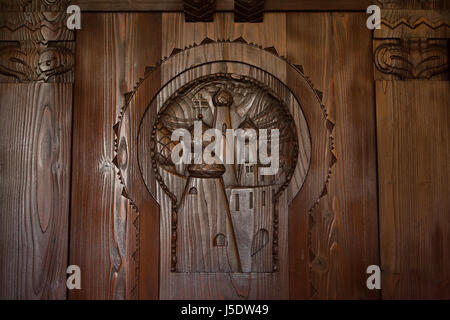 Chiesa Russa scolpiti nel legno del pannello nella ex sala biliardo della Villa Kramář (Kramářova vila) a Praga, Repubblica Ceca. La villa progettata dall'architetto austriaco Friedrich Ohmann fu costruito 1911-1914 per uomo politico ceco Karel Kramář e sua moglie russa Nadezhda Kramář, née Khludova. La sala biliardo è stata decorata in stile russo. L'edificio è ora servito come residenza ufficiale del Primo Ministro della Repubblica ceca. Foto Stock