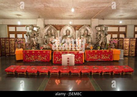 Santuario e la statua di Buddha a Jing'an tempio buddista in Cina a Shanghai Foto Stock