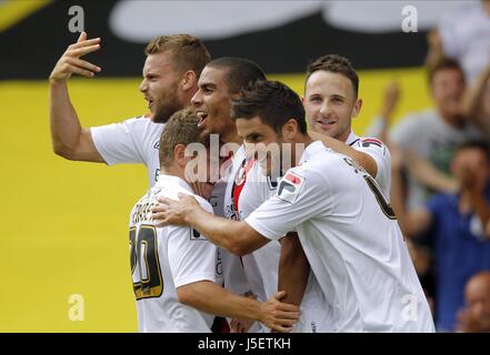 GRABBAN LEWIS & Giocatori CELEBR AFC BOURNEMOUTH VICARAGE ROAD WATFORD INGHILTERRA 10 Agosto 2013 Foto Stock