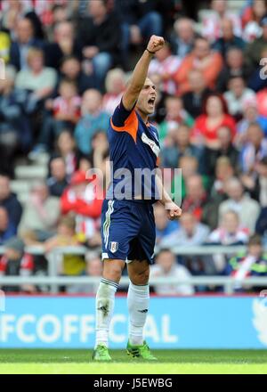 PAJTIM KASAMI CELEBRA IL TRAGUARDO SUNDERLAND V Fulham FC STADIO DELLA LUCE SUNDERLAND INGHILTERRA 17 Agosto 2013 Foto Stock