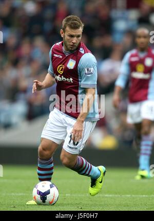 ANDREAS WEIMANN ASTON VILLA V MANCHESTER CITY VILLA PARK Birmingham Inghilterra 28 Settembre 2013 Foto Stock