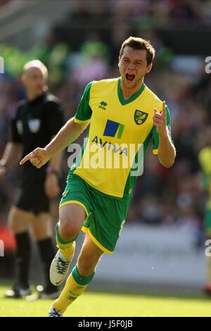 JONNY HOWSON CELEBRA STOKE CITY V Norwich City Il Britannia Stadium di Stoke-on-Trent Inghilterra 29 Settembre 2013 Foto Stock