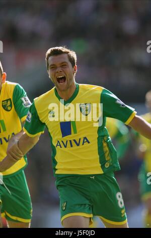 JONNY HOWSON CELEBRA STOKE CITY V Norwich City Il Britannia Stadium di Stoke-on-Trent Inghilterra 29 Settembre 2013 Foto Stock