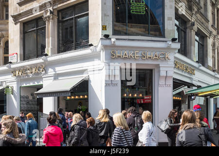Shake Shack fast food ristorante nel cuore di Leicester Square Foto Stock