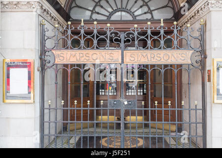 Porte all'ingresso Simpsons Restaurant in The Strand, Londra Foto Stock