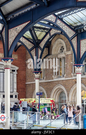 Dalla stazione di Liverpool Street interno Foto Stock