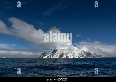 Elephant Island (a sud le isole Shetland) nell'Oceano del Sud. Con Point Wild, posizione di Sir Ernest Shackleton incredibile storia di sopravvivenza Foto Stock