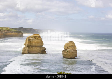 Il " dodici apostoli' ammassamenti calcarei, in mare in Victoria, Australia Foto Stock