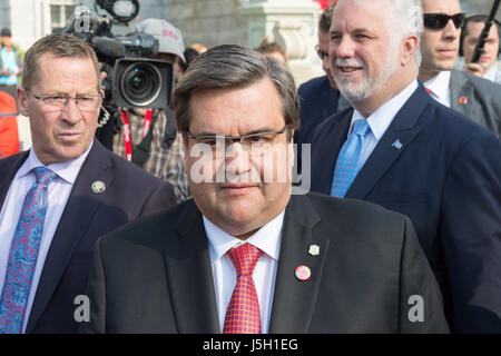 Montreal, CA - 17 Maggio 2017: del sindaco di Montreal Denis Coderre è il suo modo di solenne Santa Messa per il 375° anniversario della fondazione del credito di Montreal: Marc Bruxelle/Alamy Live News Foto Stock