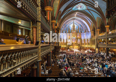 Montreal, CA - 17 Maggio 2017: all'interno della cattedrale di Notre Dame durante la Messa solenne per il 375 anniversario di Montreal Credito: Marc Bruxelle/Alamy Live News Foto Stock