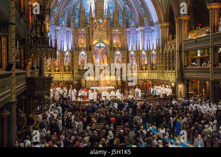 Montreal, CA - 17 Maggio 2017: all'interno della cattedrale di Notre Dame durante la Messa solenne per il 375 anniversario di Montreal Credito: Marc Bruxelle/Alamy Live News Foto Stock