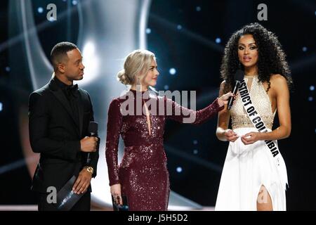 Terrence J, Julianne Hough Miss, Distretto di Columbia USA, Kara McCullough di presenze per 2017 Miss USA la concorrenza, Mandalay Bay Resort and Casino Las Vegas NV, 14 maggio 2017. Foto di: JA/Everett Collection Foto Stock