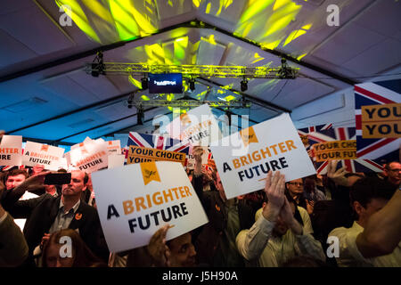 Londra, Regno Unito. Il 17 maggio 2017. I liberali democratici generali Manifesto elettorale lancio © Guy Corbishley/Alamy Live News Foto Stock