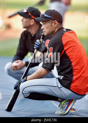 San Diego, California, Stati Uniti d'America. Xxi Aprile, 2017. Ichiro Suzuki (Marlins) MLB : Ichiro Suzuki del Miami Marlins prima della Major League Baseball gioco contro i San Diego Padres al Petco Park di San Diego, California, Stati Uniti . Credito: AFLO/Alamy Live News Foto Stock