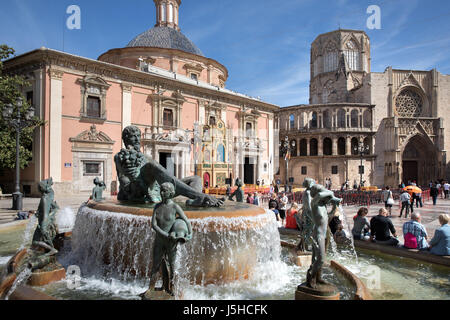 La Plaza de la Virgen, a Valencia, in Spagna. Foto Stock