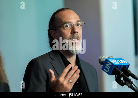 Il dott. Astro Teller, CEO di Google X, è visto parlando con la stampa. In seguito i due giorno lungo Forum sulla scienza, la tecnologia e l innovazione in relazione a obiettivi di sviluppo sostenibile (SDG), l'Organizzazione delle Nazioni Unite ha ospitato una speciale "DG Evento di azione " tecnologia e innovazione che ha riunito technology corporation dirigenti, accademici e politici. In seguito all'apertura discorsi programmatici dall Assemblea Generale Presidente Peter Thomson, relatori Astro Teller (Google X), Peter Diamandis (X Prize Foundation e Singularity University) e Justine Cassell (Carnegie Mellon Unive Foto Stock