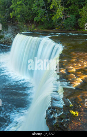 Tomaia Tahquamenon Falls in Tahquamenon Falls State Park nella Penisola Superiore del Michigan.. Stati Uniti d'America Foto Stock