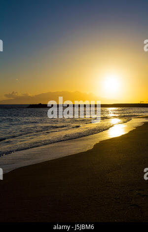 Tramonto a Playa del Duque Beach a Costa Adeje, Tenerife, Spagna Foto Stock