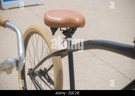 Biciclette con pneumatici giallo presso la struttura di noleggio in Shelby Farms Park vicino a Memphis Tenneessee Foto Stock