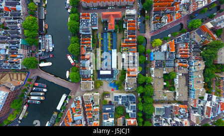 Vista verticale di un loft nel centro della città di Amsterdam, Paesi Bassi Foto Stock