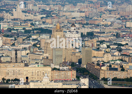 Vista aerea del Ministero degli Affari Esteri edificio (Stalin grattacielo) e il centro di Mosca, Russia Foto Stock