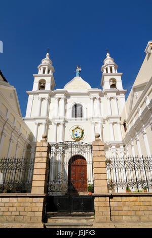 Sud America, la città capitale della Bolivia - Sucre ha un ricco patrimonio coloniale, evidente nei suoi edifici, street-vedute e numerose chiese. Foto Stock