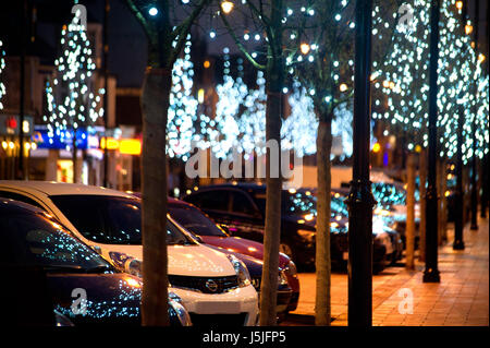 Notte tempo su Ocean Road, South Shields Foto Stock