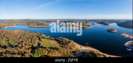 Francia, Creuse e Haute Vienne, Vassiviere lago, nel centro isola di Vassivière e il suo Centro Internazionale di Arte e Paesaggio (vista aerea) Foto Stock