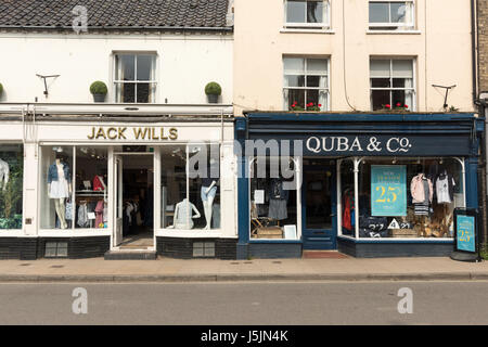 Jack di testamenti e Quba e co negozi di abbigliamento accanto a ogni altra in Southwold Suffolk REGNO UNITO Foto Stock