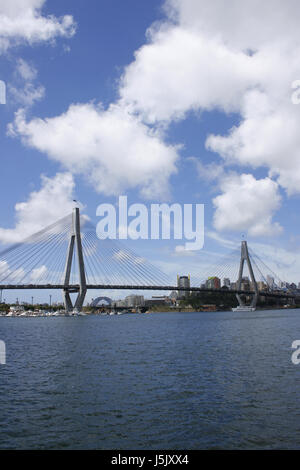 Città blu acque città moderno ponte di modernità estate summerly harbour australia Foto Stock