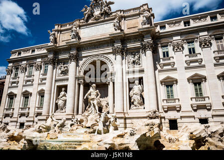 TheTrevi fontana di Roma ora tutti restaurati e pronto per il fascino Foto Stock